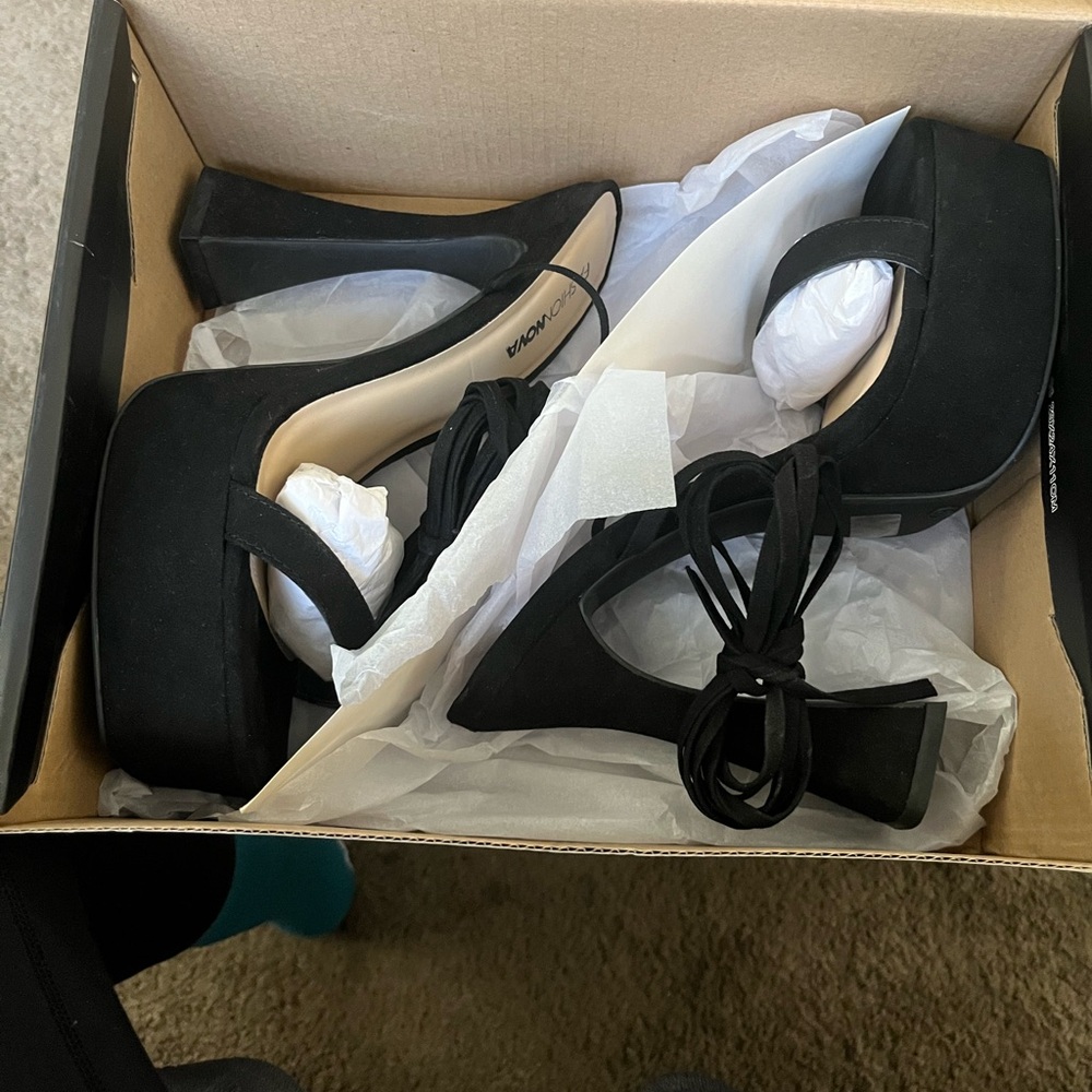 Fashion Nova Black Heels with Sleek Design